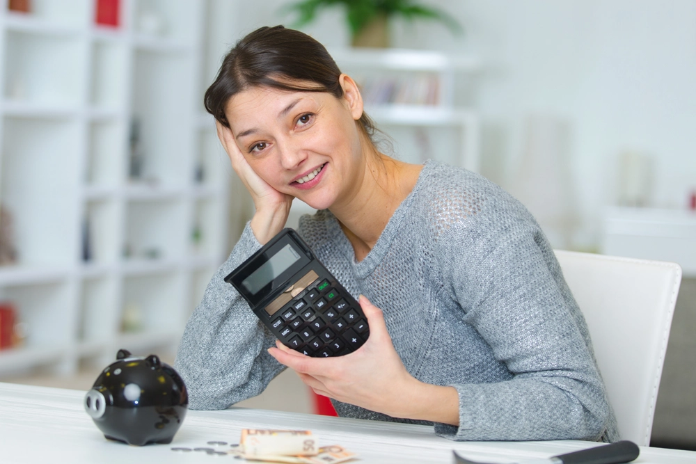 Image of an agent calculating the savings they can make by using our tools